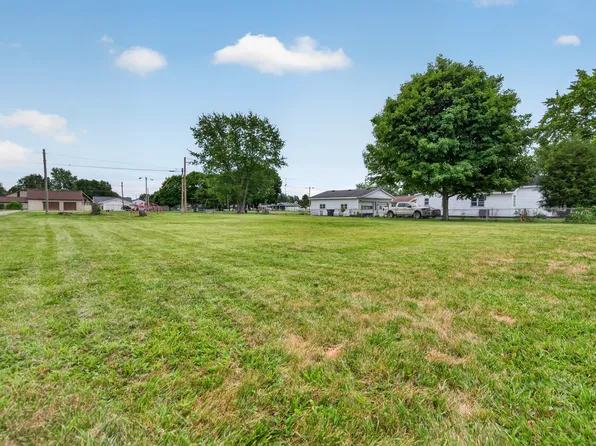 849 N 11th St, Elwood, IN 46036