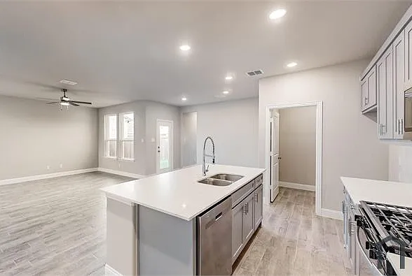 716 Portina Dr — Photo 36