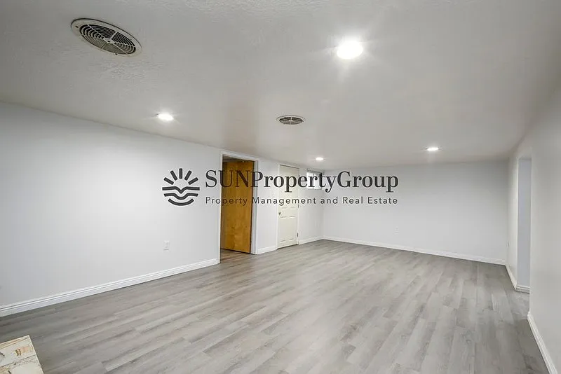 Great Mother-In-Law Unit in Magna Location! — Photo 4
