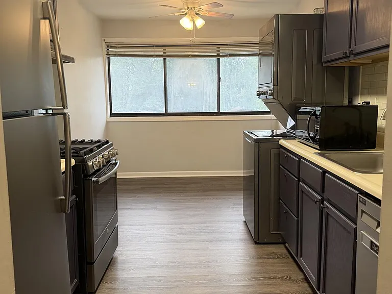 140 Royal Oak Dr #I — Photo 9