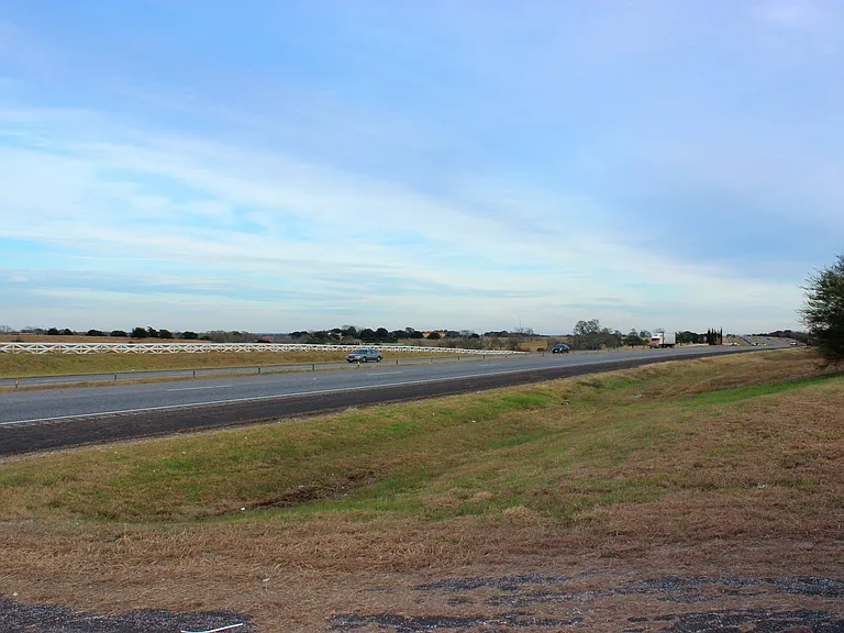 9600 Highway 290 E — Photo 3