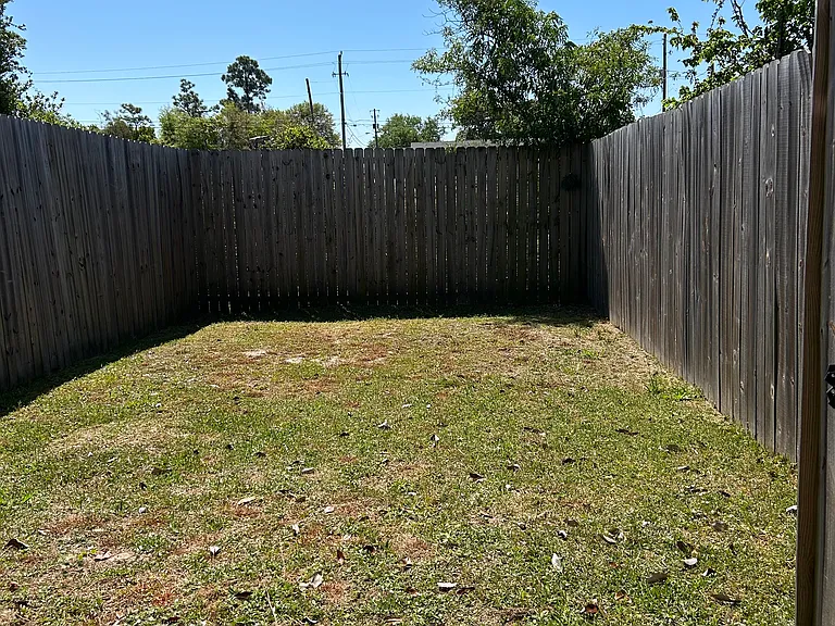 1035 W 11th Ct — Photo 1