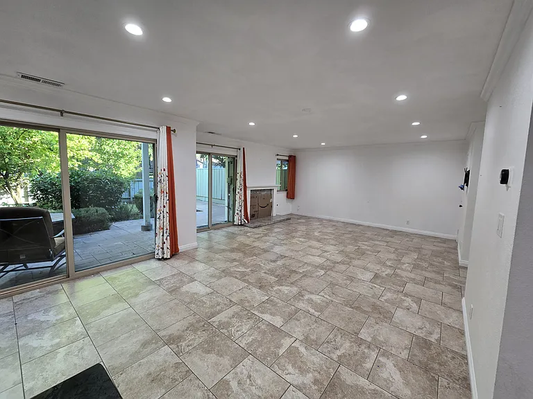 7542 Rosedale Ct — Photo 14