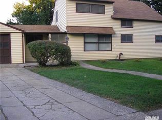 195 Loring Rd, Levittown, NY 11756