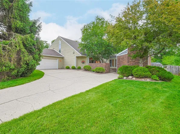 9040 Normandy Ln, Dayton, OH 45458