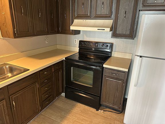 5th image of 3031 Medina St