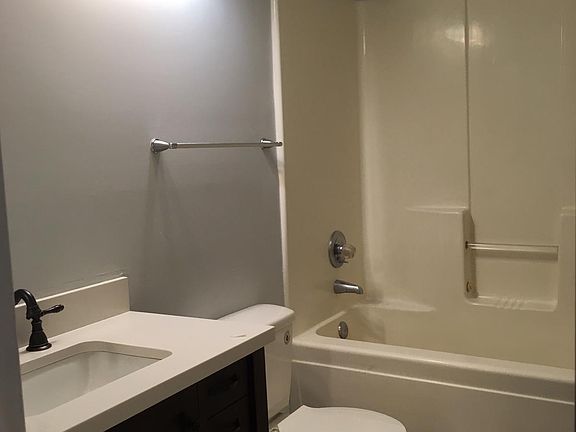 5th image of 81 Skyway Dr