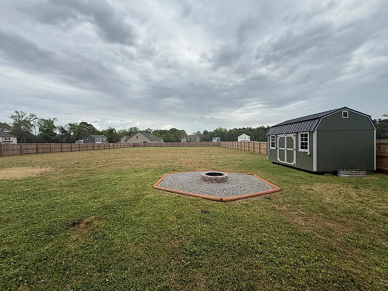 372 Harvester Loop — Photo 2
