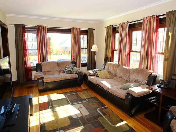 2nd image of 1927 Thomas Ave N