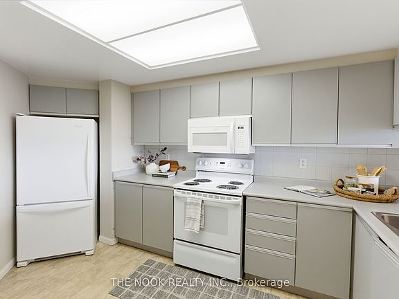 4th image of 712 Rossland Rd E #608