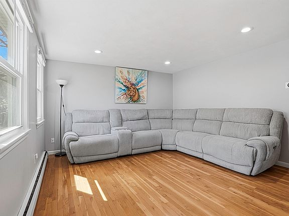 5th image of 31 Lexington Rd