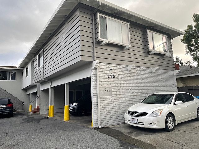 1st image of 225 Redwood Ave #3