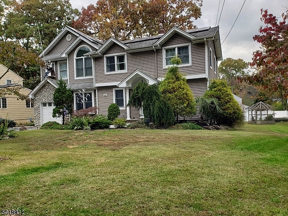 2nd image of 100 Chestnut Dr
