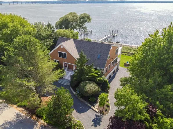 541 Seaside Dr, Jamestown, RI 02835