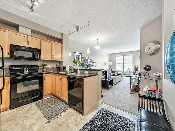 4th image of 403-201 Sunset Dr #403