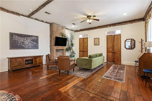 536 Jackson Ave — Photo 9