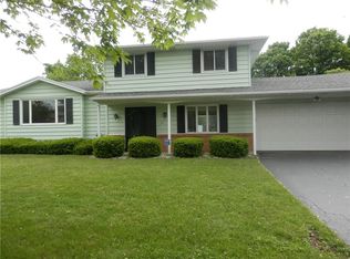 32 Sahara Dr, Rochester, NY 14624