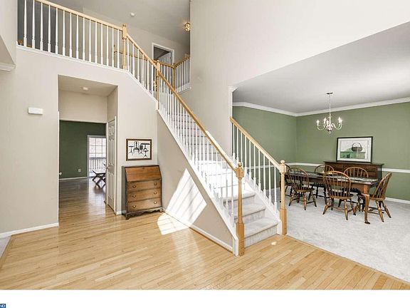 5th image of 902 Livingston Dr