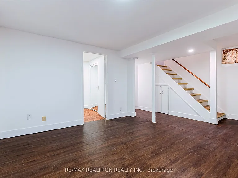 20 Castleton Ave #LOWER — Photo 6