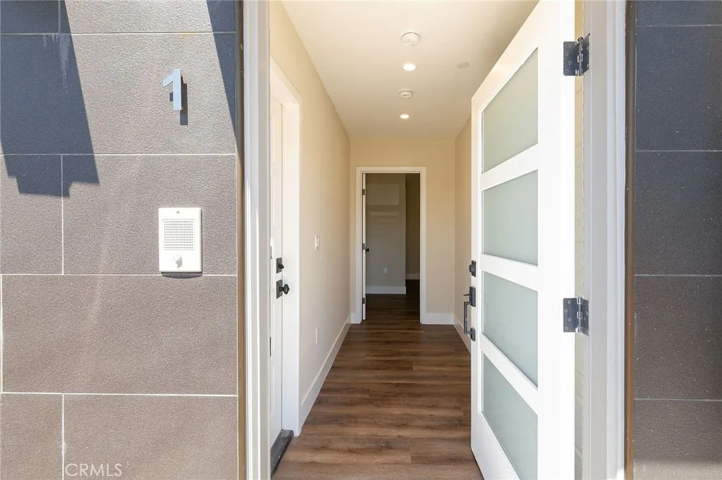 3 bed, 1550 sqft, $3,995 — Photo 4
