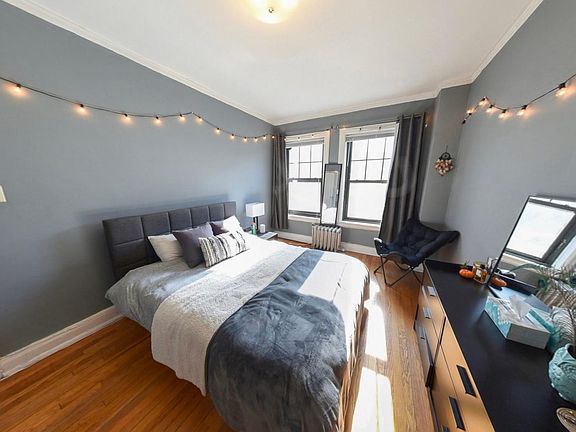 4th image of 440 W Briar Pl #402