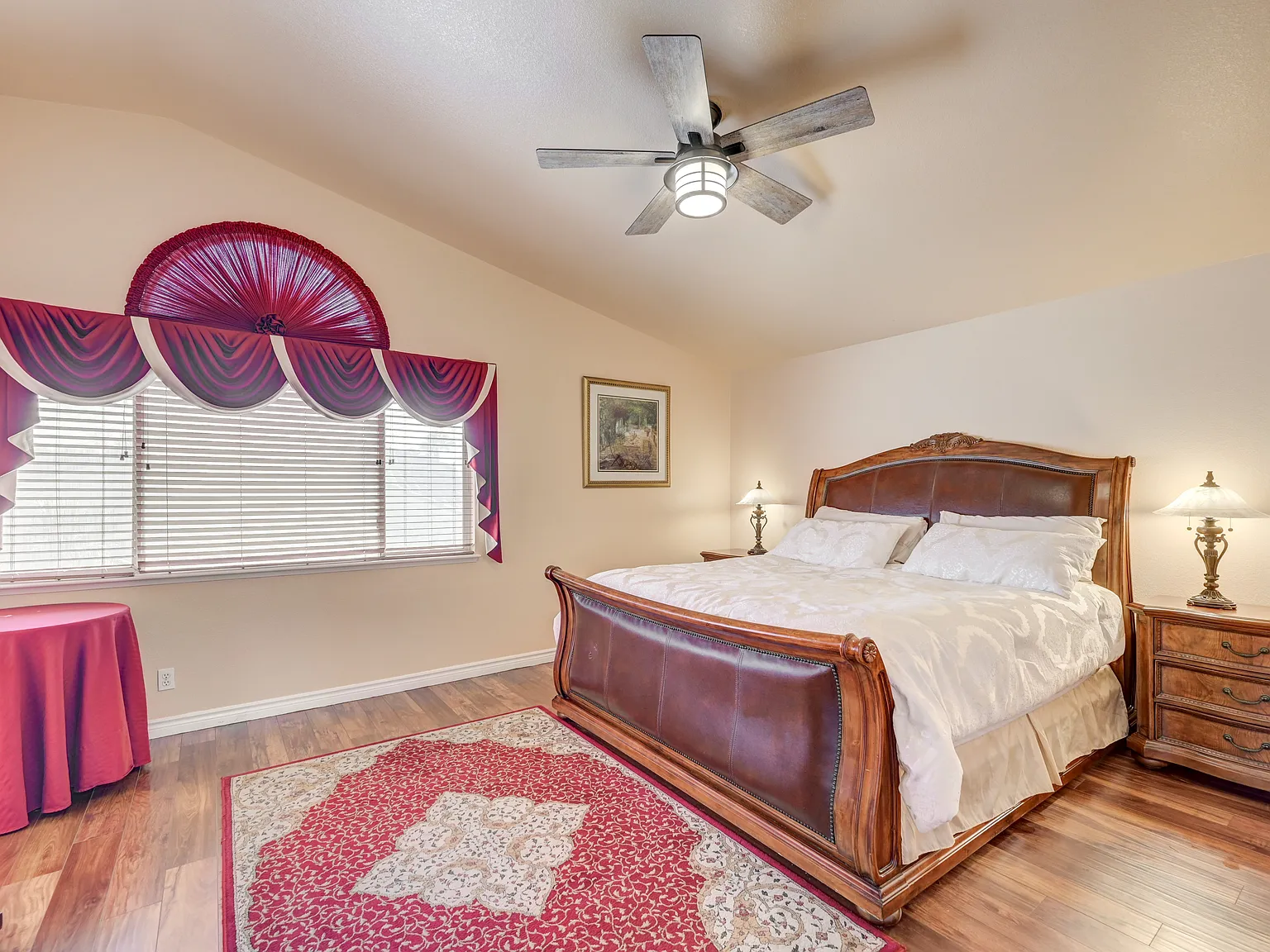 4 bed, 2469 sqft, $4,500 — Photo 2
