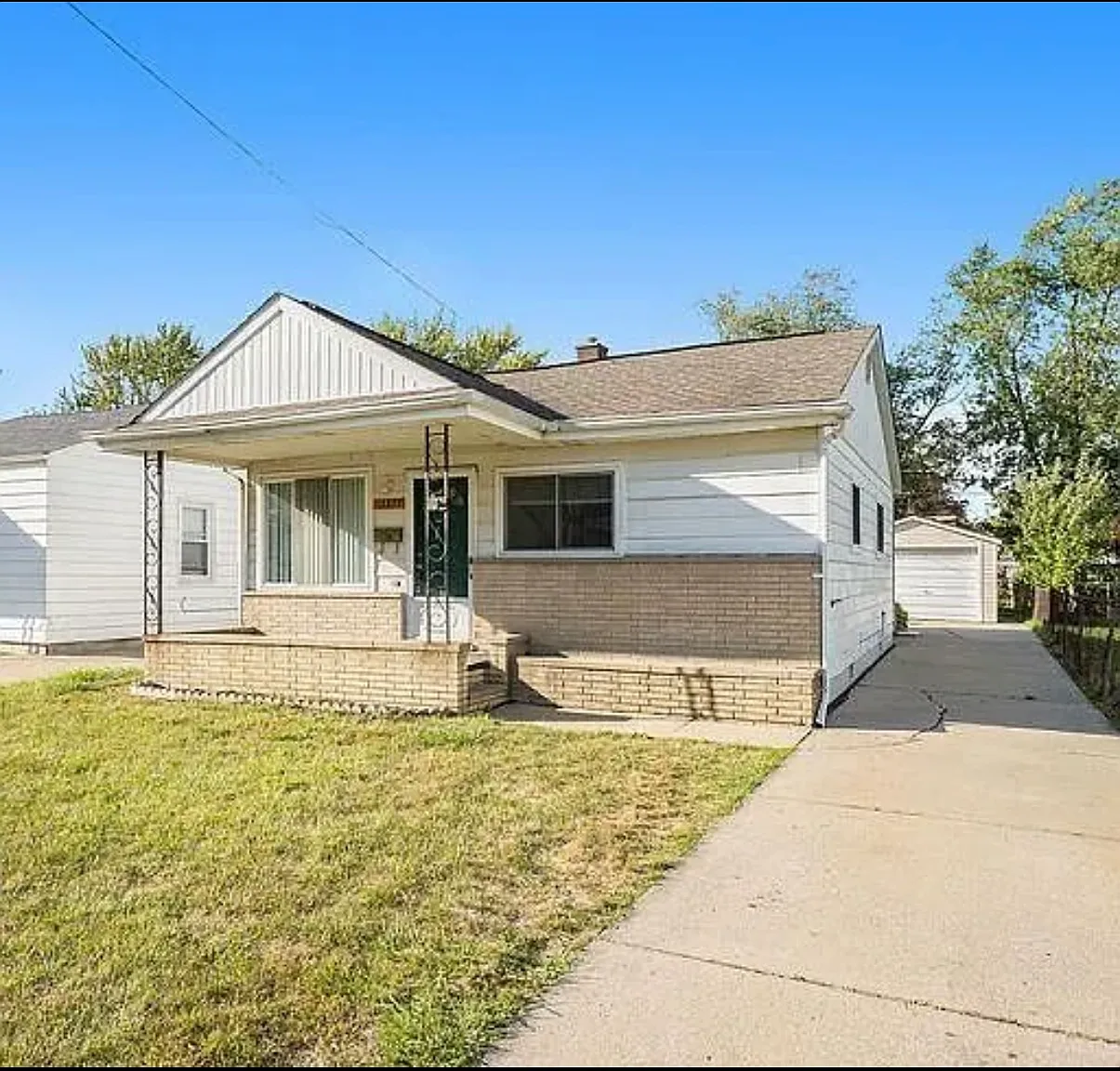 13877 Hendricks Ave photo 1