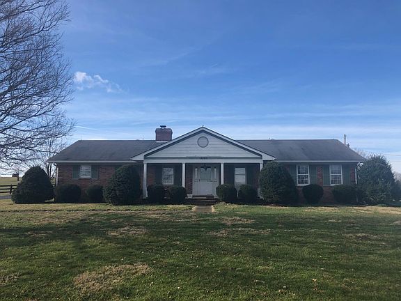 2nd image of 1450 Hoover Pike