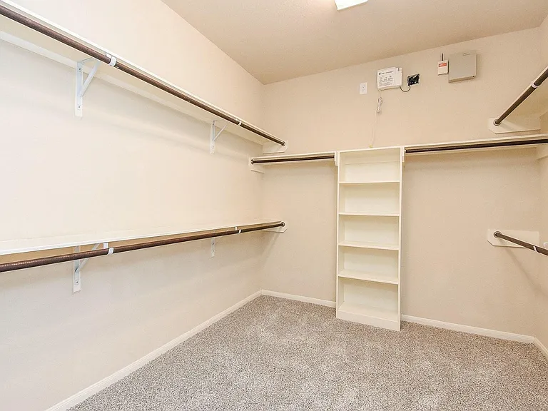 4215 Mill Oaks Dr — Photo 28