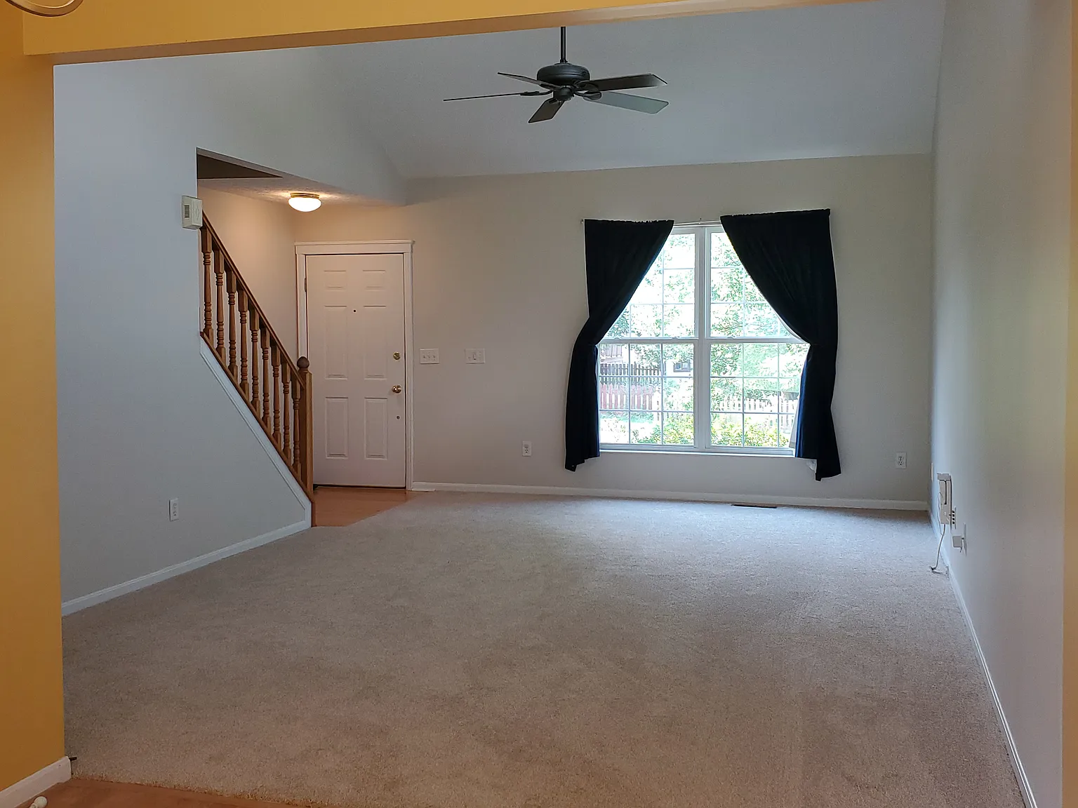 4 bed, 3.5 bath, 2464 sqft, $2,900 — Photo 2