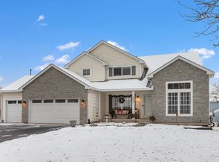 690 Linden Dr, Carol Stream, IL 60188