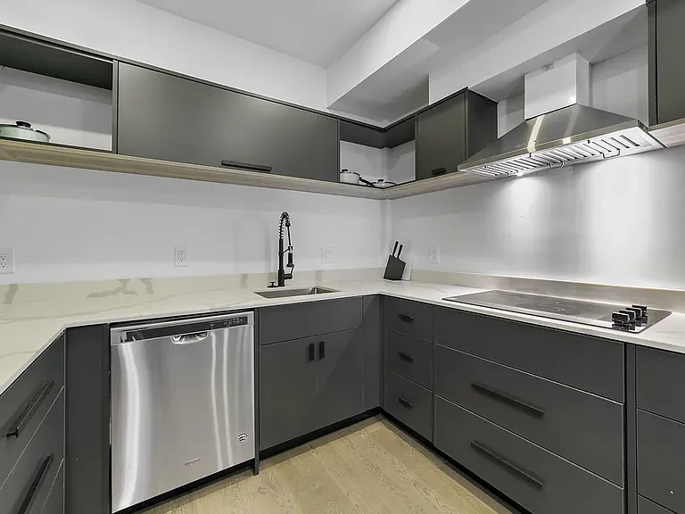 441 N 35th St #3R — Photo 13