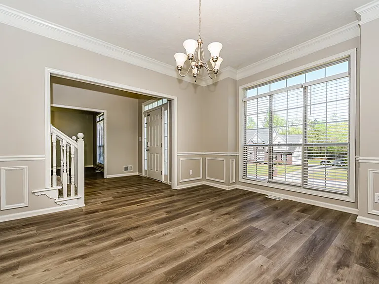 135 Stratmore Pl — Photo 8