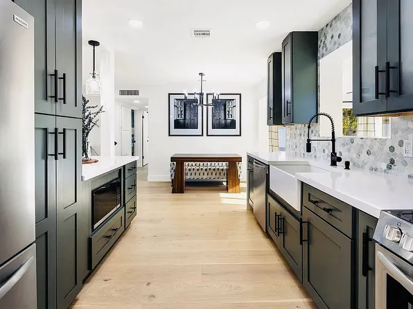 627 N 59th Pl, Mesa, AZ 85205