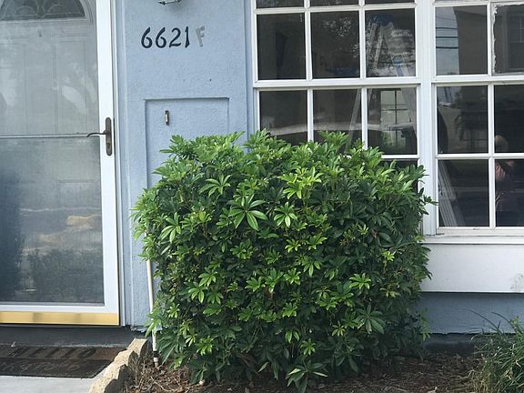 End unit in quiet neibourhood