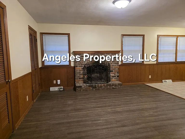 1318 E Downing St — Photo 7