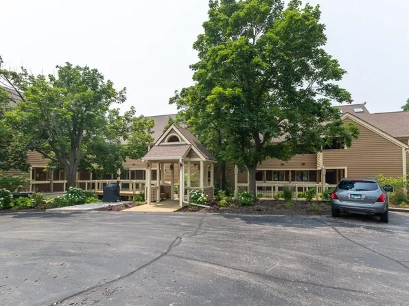 B2 Long Bay Point Dr, Galena, IL 61036