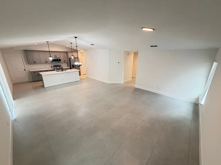 2614 Palomar Ave SE — Photo 7
