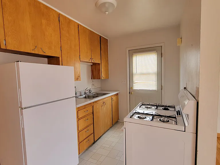 1128 Richmond Dr — Photo 3