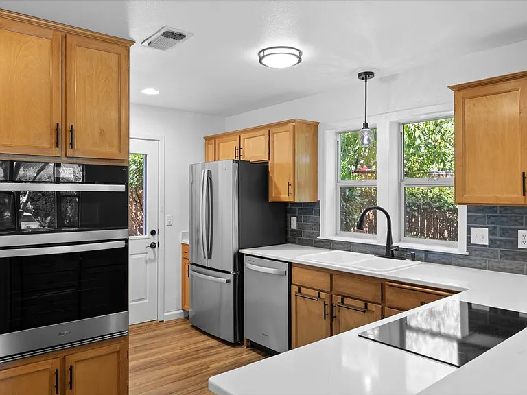 235 Jackson Creek Dr — Photo 10