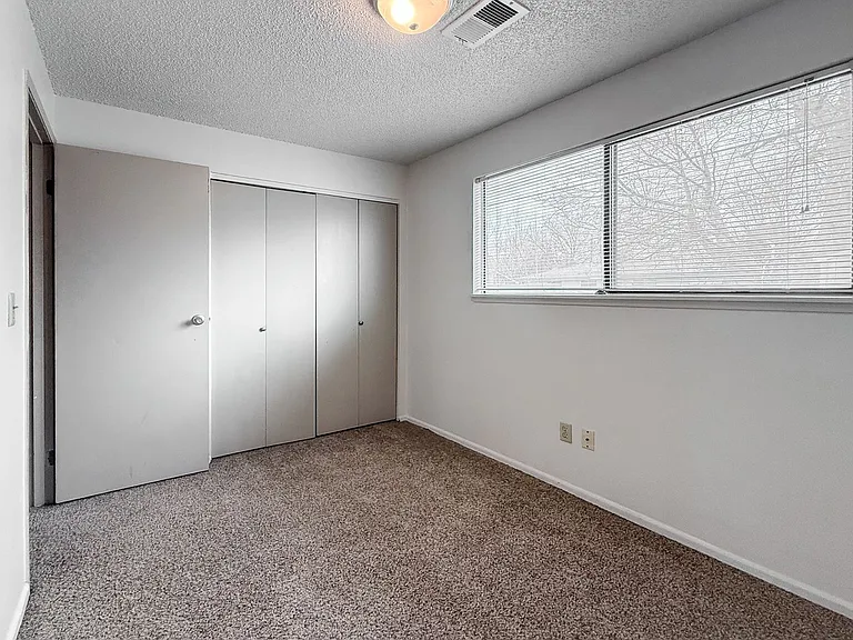Avalon Court Apartments — Photo 23