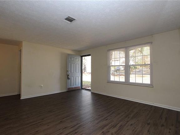 3rd image of 220 Hembree Forest Cir