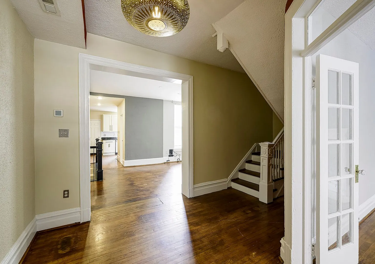 Large 6 BR 4.5 Bath Townhome in Columbia Heights — Photo 3