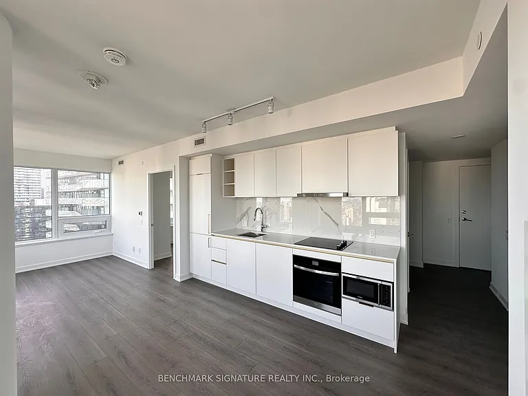 8 Wellesley St W #3312 — Photo 2