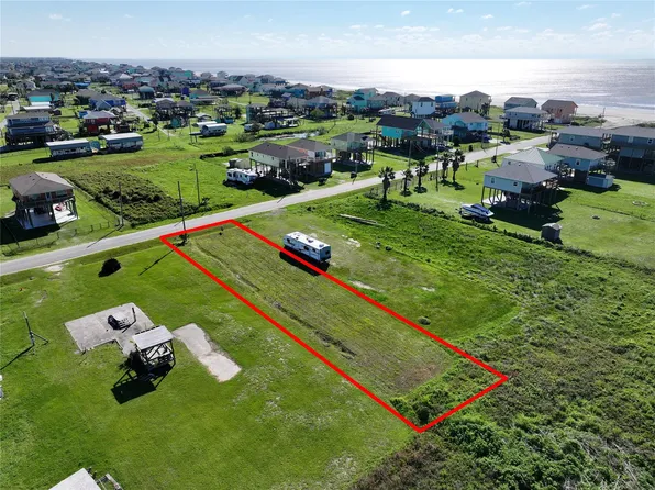 877 S Monkhouse Dr, Crystal Beach, TX 77650