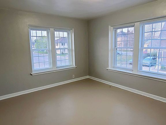 2nd image of 229 W Jackson Blvd APT 4D