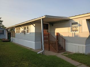 23742 Valley Dr, Brownstown, MI 48174