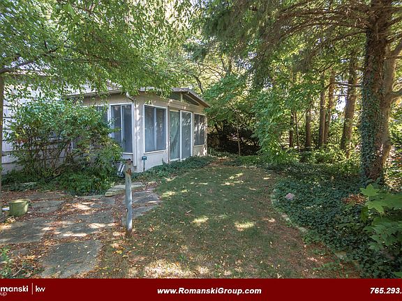 2nd image of 2813 Meadow Dr