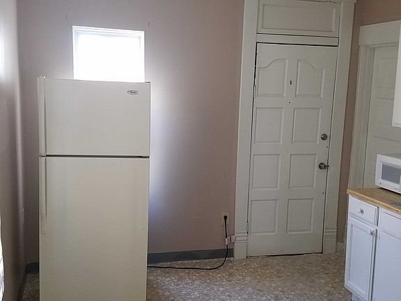 5th image of 552 Stanley Ave