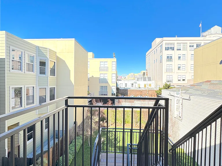 576 Chestnut St — Photo 8